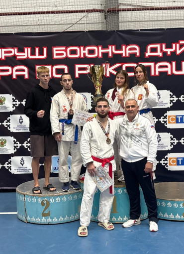 Сборная команда по виду спорта рукопашный бой.
